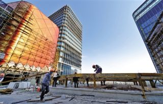 春節期間鋼構 木工等班組留守 加快市民中心建設