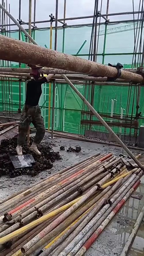 看看建筑工地的女木工是怎樣搭滿堂架的