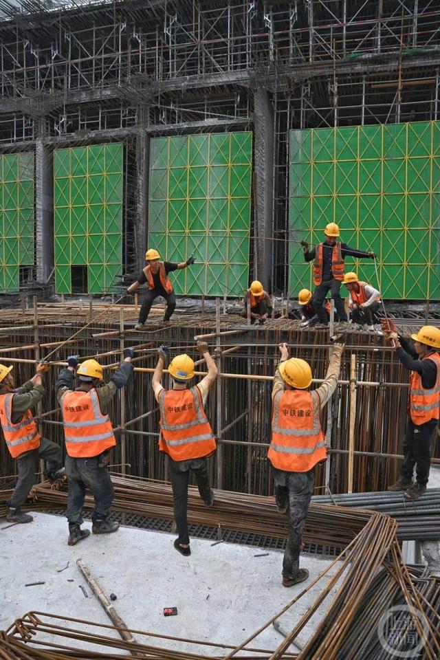 重慶東站:5600余名工人擼起袖子干,地鐵主體結(jié)構(gòu)力爭(zhēng)年內(nèi)封頂