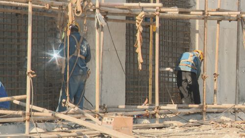 中秋不停工 南部建設者用 堅守 代替 團圓